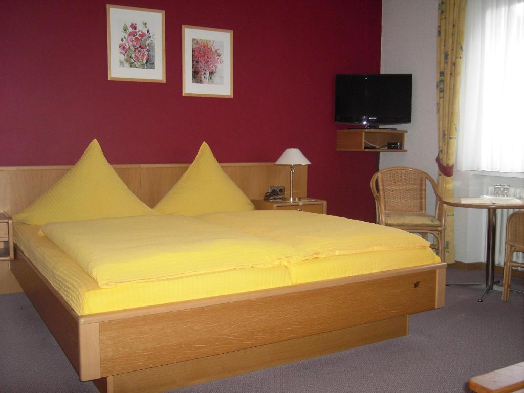 Weinstube Pension Moselbluemchen Цельтинген-Рахтиг Номер фото