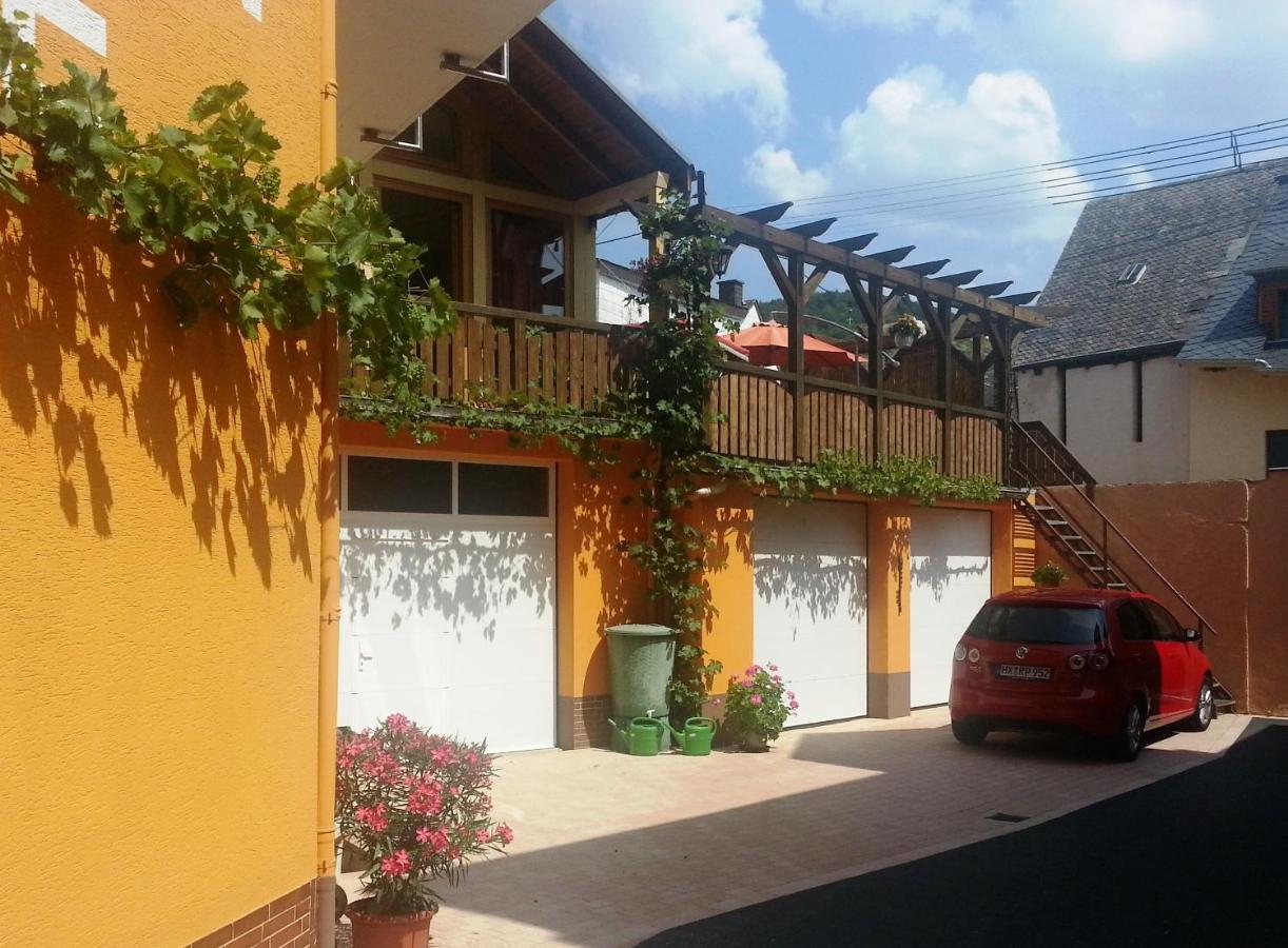 Weinstube Pension Moselbluemchen Цельтинген-Рахтиг Экстерьер фото